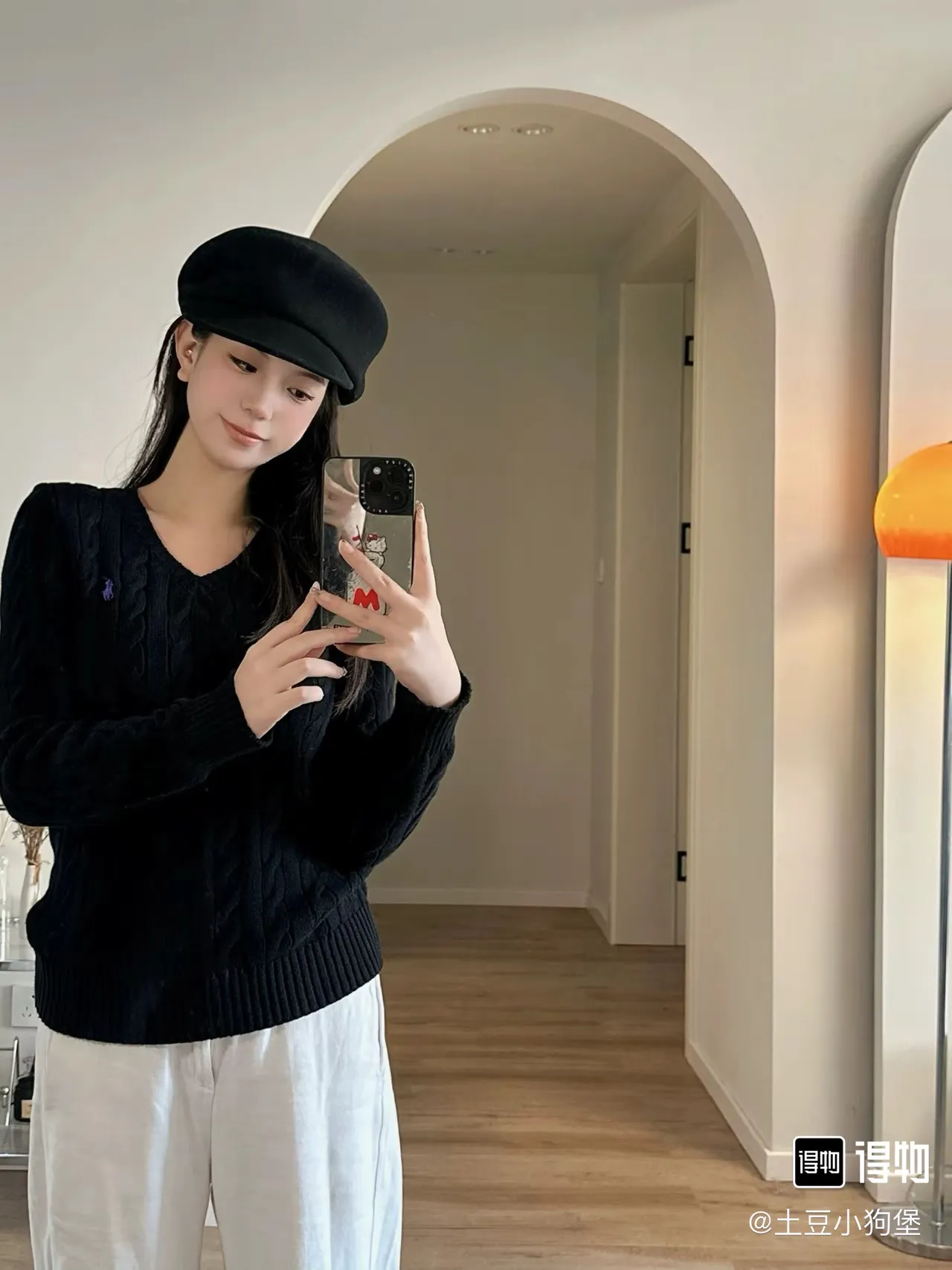 🅿️220 Style number: L04 (black) Ralph Lauren RL classic war horse logo embroidered cable pattern twist button V-neck knitted sweater on the chest, same style for men and women, 9 colors Color: beige, navy, black, chick yellow, sky blue, khaki, red, gray, purple Size: XSSML M Shoulder Width 36 Clothes Length 58 Bust 44 L Shoulder Width 37 Clothes Length 60 Bust 46 Soft and glutinous🧶🫶The style is a very classic cable sweater American retro college style Perfect hand comfort. It is a must-have item for spring, autumn and winter wardrobes. It looks great when worn alone or layered as an inner wear. High-density LOGO embroidery on the chest, and original customization of tag accessories. Made of pure cotton yarn 🧶 blended with wool, pure cotton is skin-friendly and comfortable, small label war horse embroidered twist turtleneck sweater 🐎 high quality. Follow the blogger to learn how to wear it! Let’s get a Ralph Lauren cable sweater. It’s a super hard-to-find series after it became popular. It’s hard to find one on the official website. It’s simple and practical to wear, with a lazy and loose feel. The thickened fabric has a more texture, soft and delicate feel, and a loose fit. Whether worn alone or layered, you can wear different styles of fashion with just one piece. ⚠️Contains wool products🦙 Pay attention to the washing method to avoid shrinkage